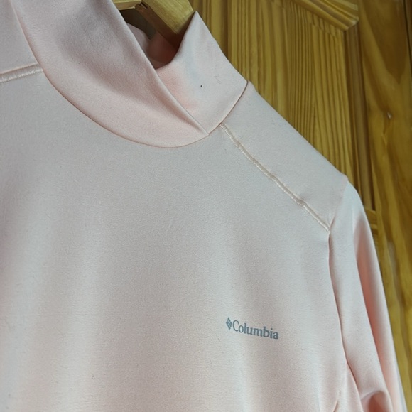 Columbia Women’s Weekend Adventure Pullover with Zippered Front Pocket. Size M - Picture 5 of 11